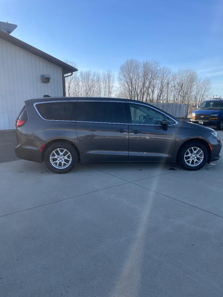 Chrysler Pacifica Touring L FWD 2023