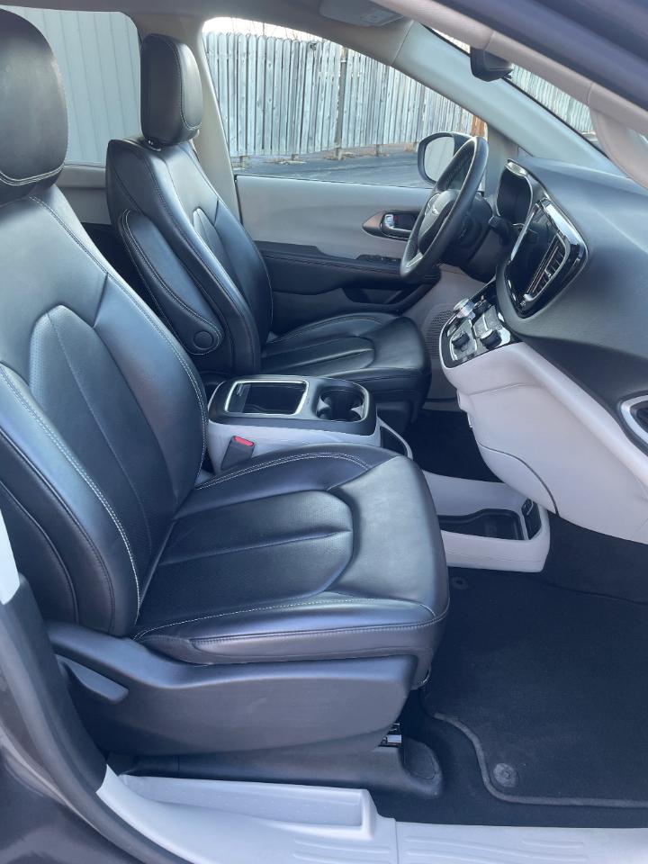 Chrysler Pacifica Touring L FWD 2023