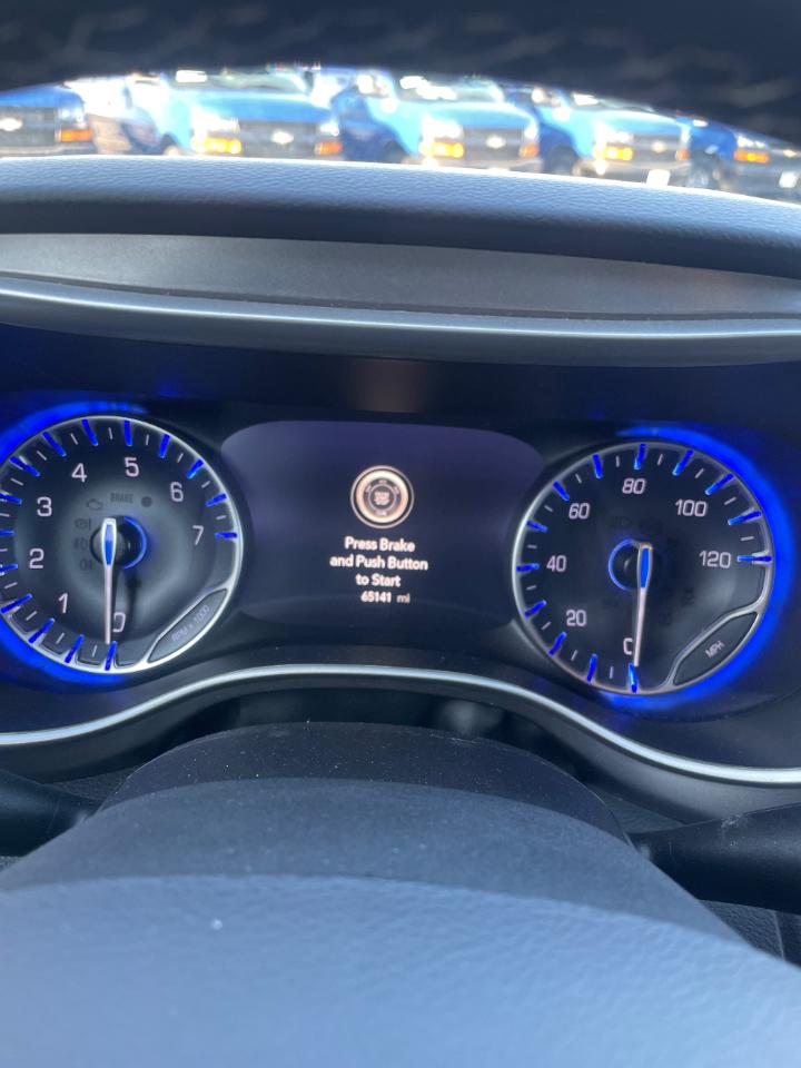 Chrysler Pacifica Touring L FWD 2023