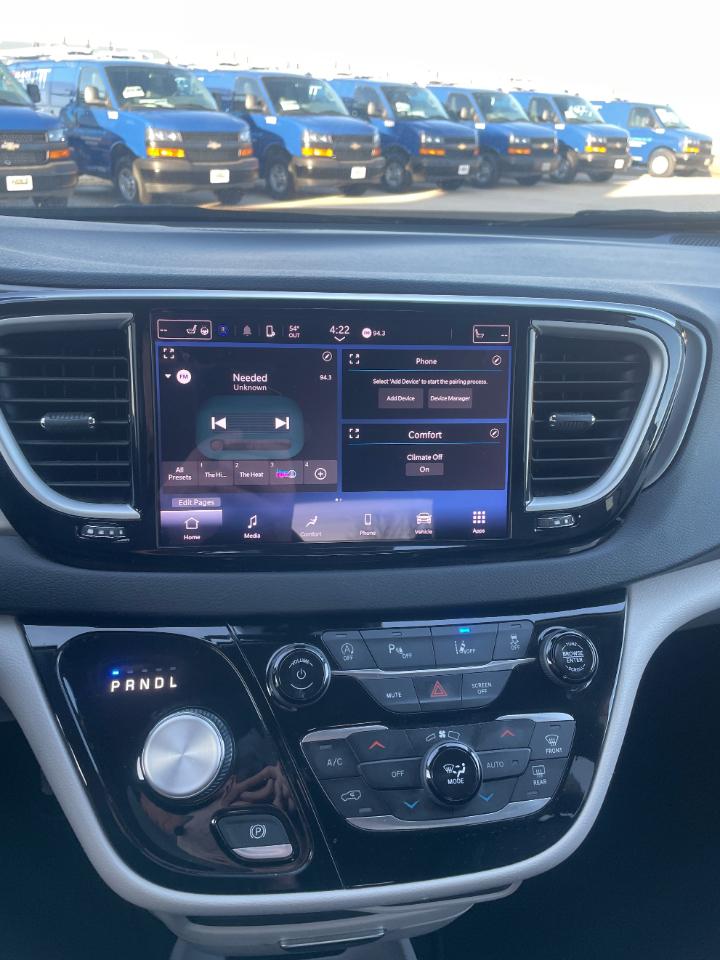 Chrysler Pacifica Touring L FWD 2023