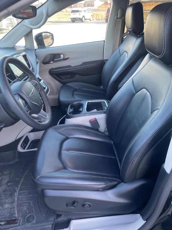 Chrysler Pacifica Touring L FWD 2024