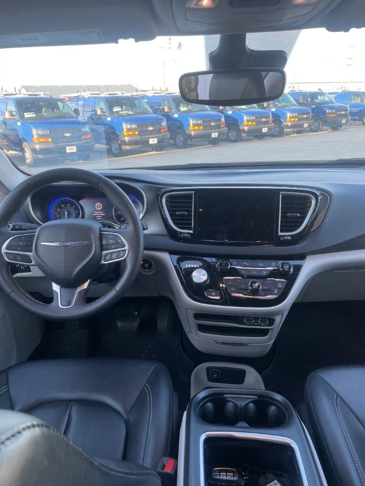 Chrysler Pacifica Touring L FWD 2024