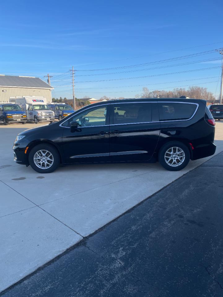 Chrysler Pacifica Touring L FWD 2024