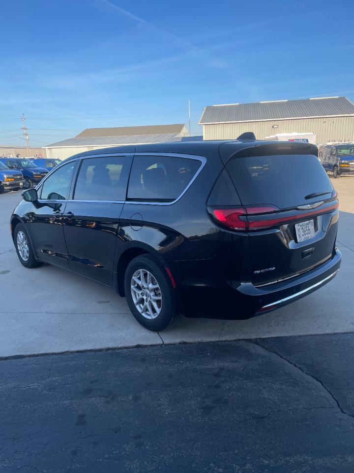 Chrysler Pacifica Touring L FWD 2024