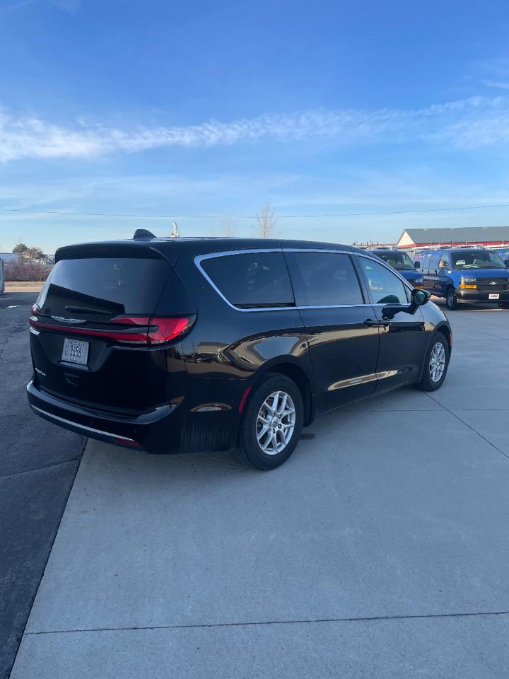 Chrysler Pacifica Touring L FWD 2024