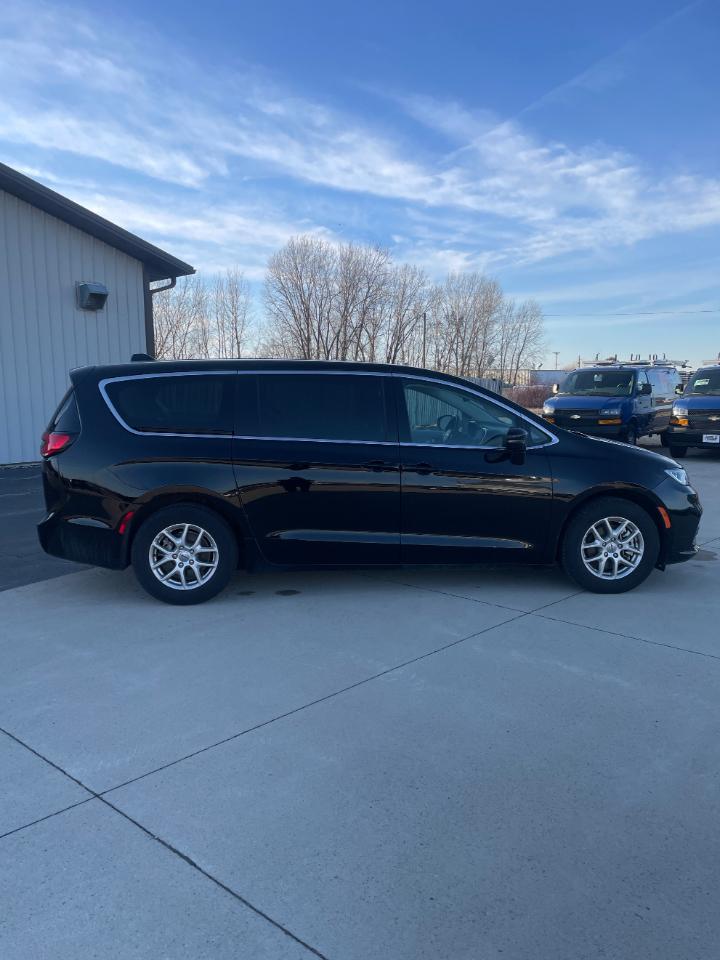 Chrysler Pacifica Touring L FWD 2024