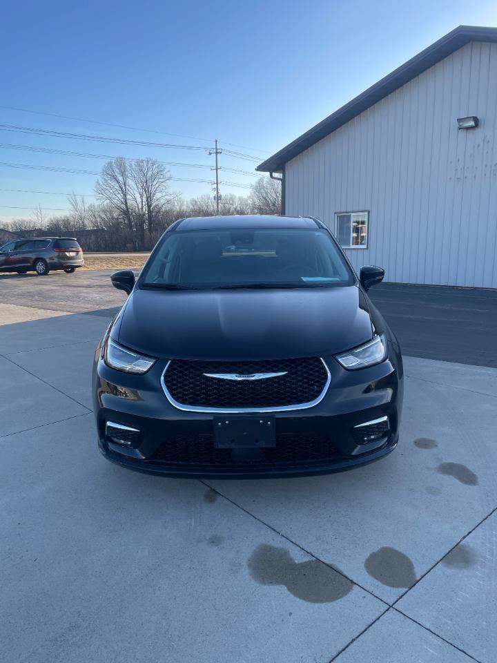 Chrysler Pacifica Touring L FWD 2024