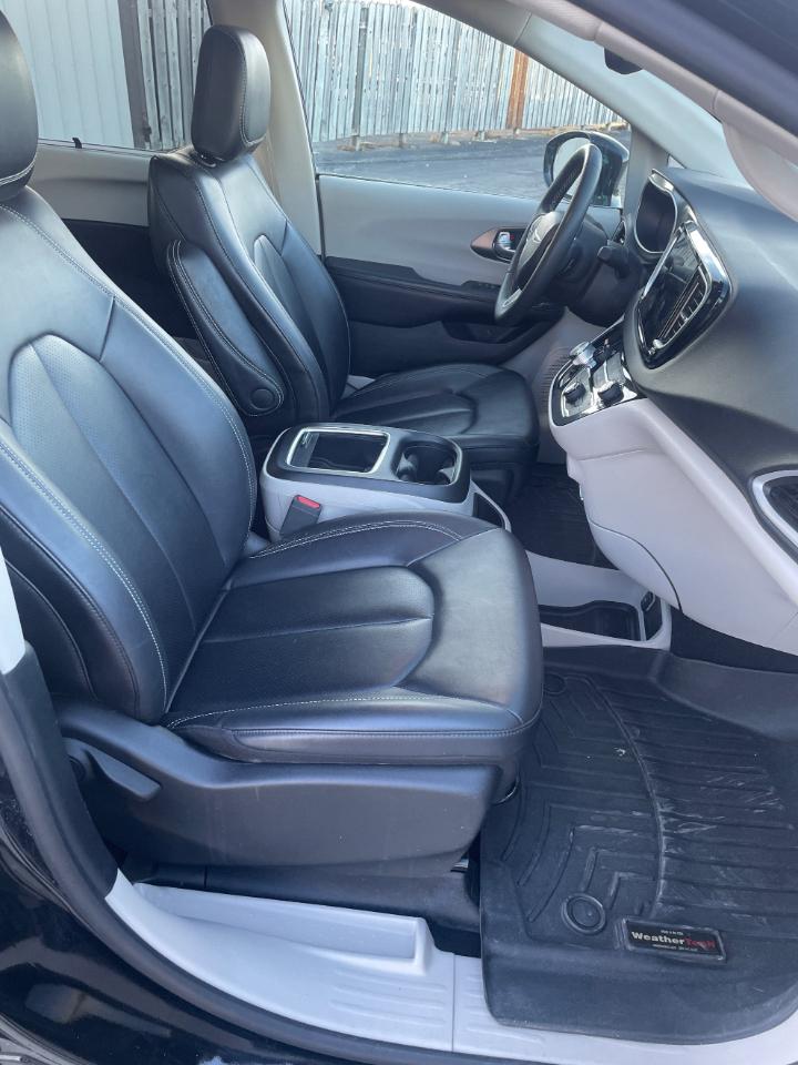 Chrysler Pacifica Touring L FWD 2024