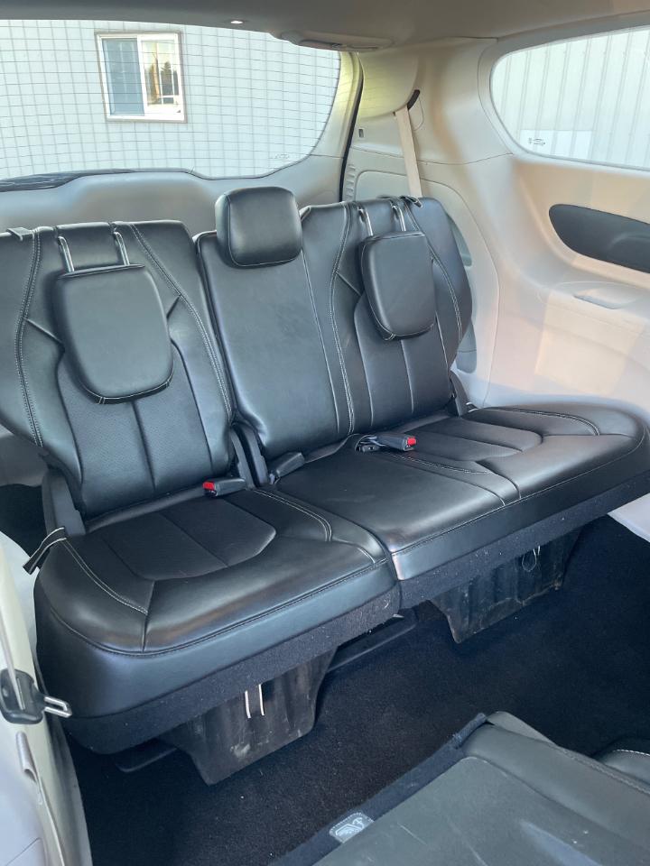 Chrysler Pacifica Touring L FWD 2024