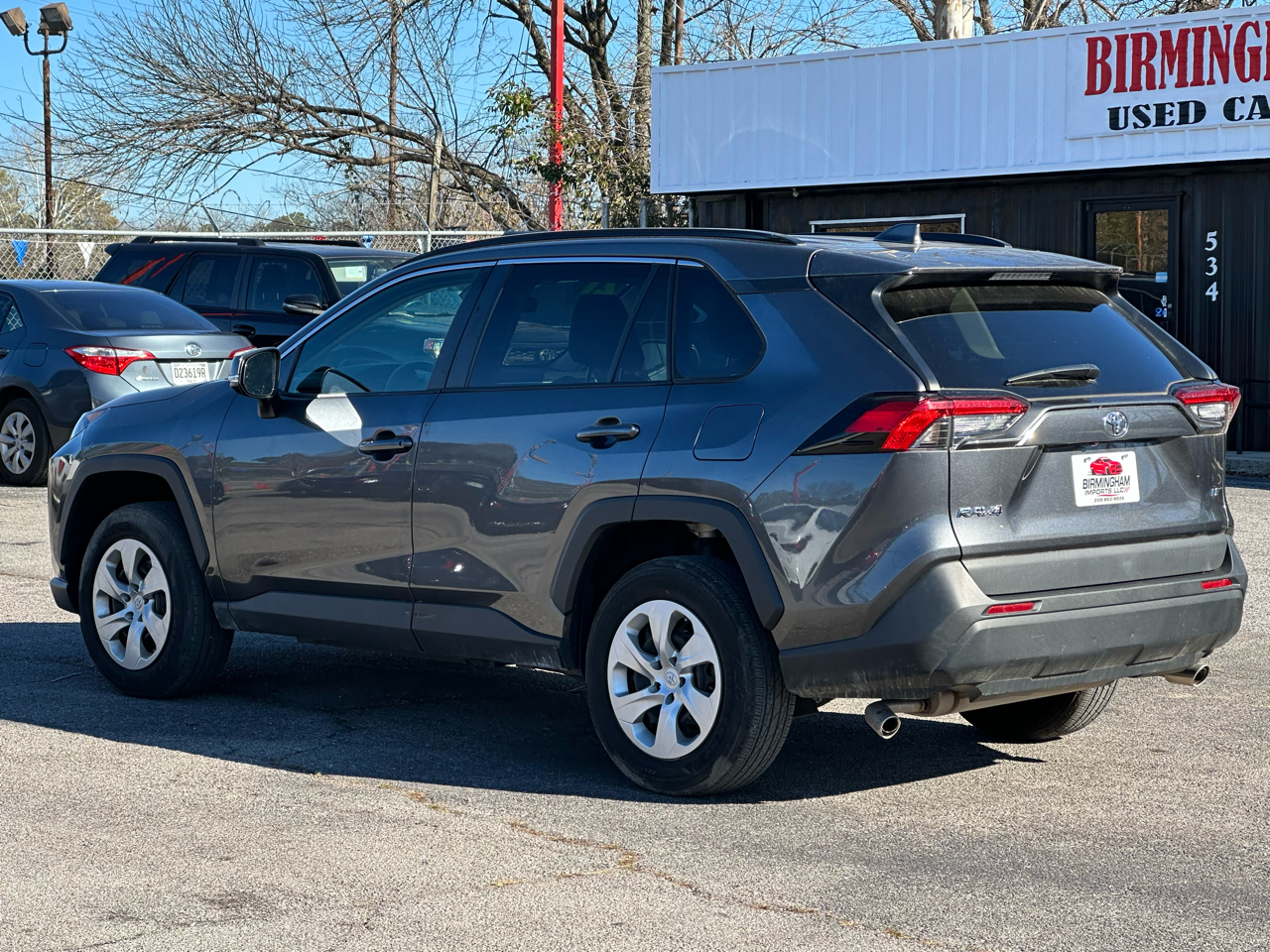 Toyota RAV4 LE FWD (Natl) 2021