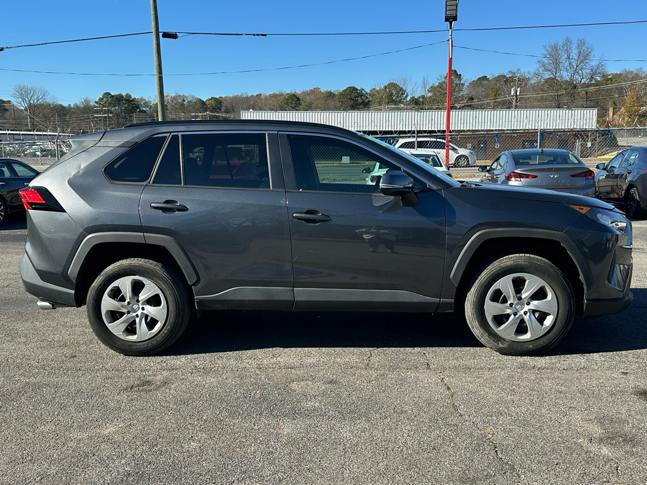 Toyota RAV4 LE FWD (Natl) 2021