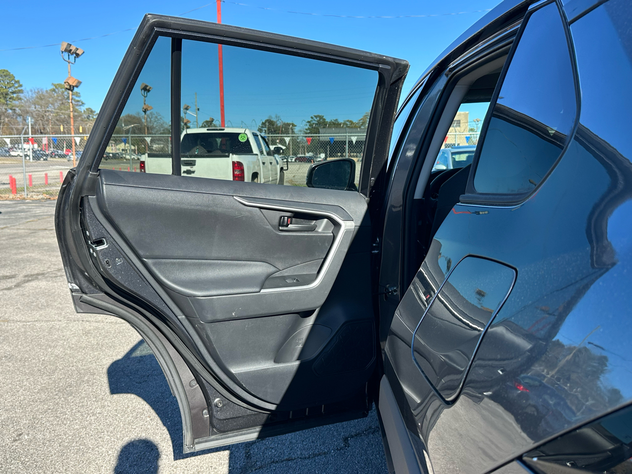 Toyota RAV4 LE FWD (Natl) 2021