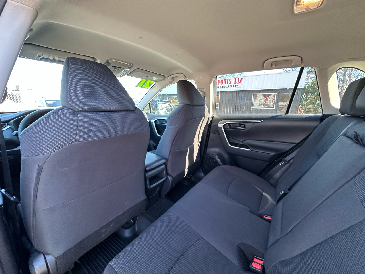 Toyota RAV4 LE FWD (Natl) 2021