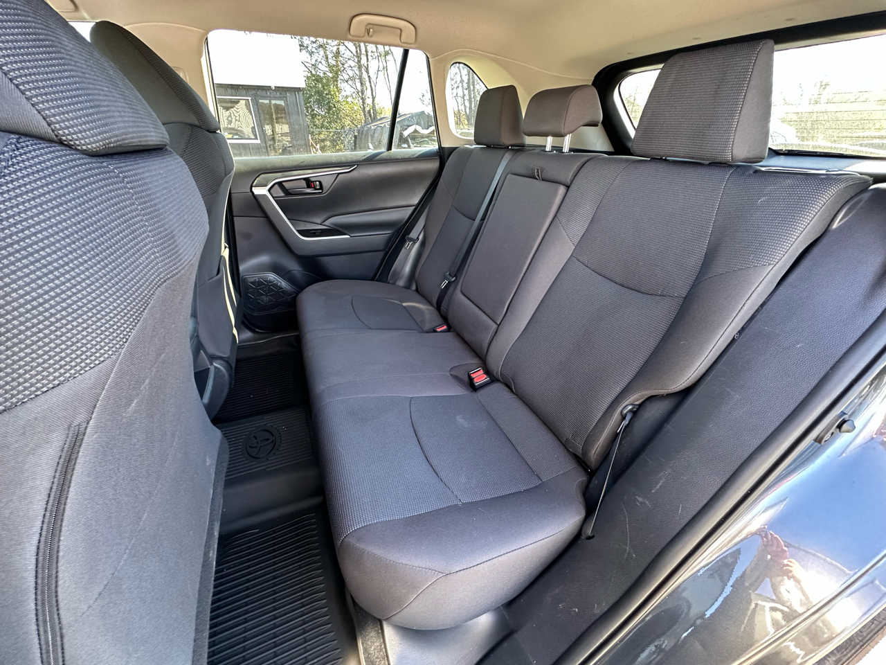 Toyota RAV4 LE FWD (Natl) 2021