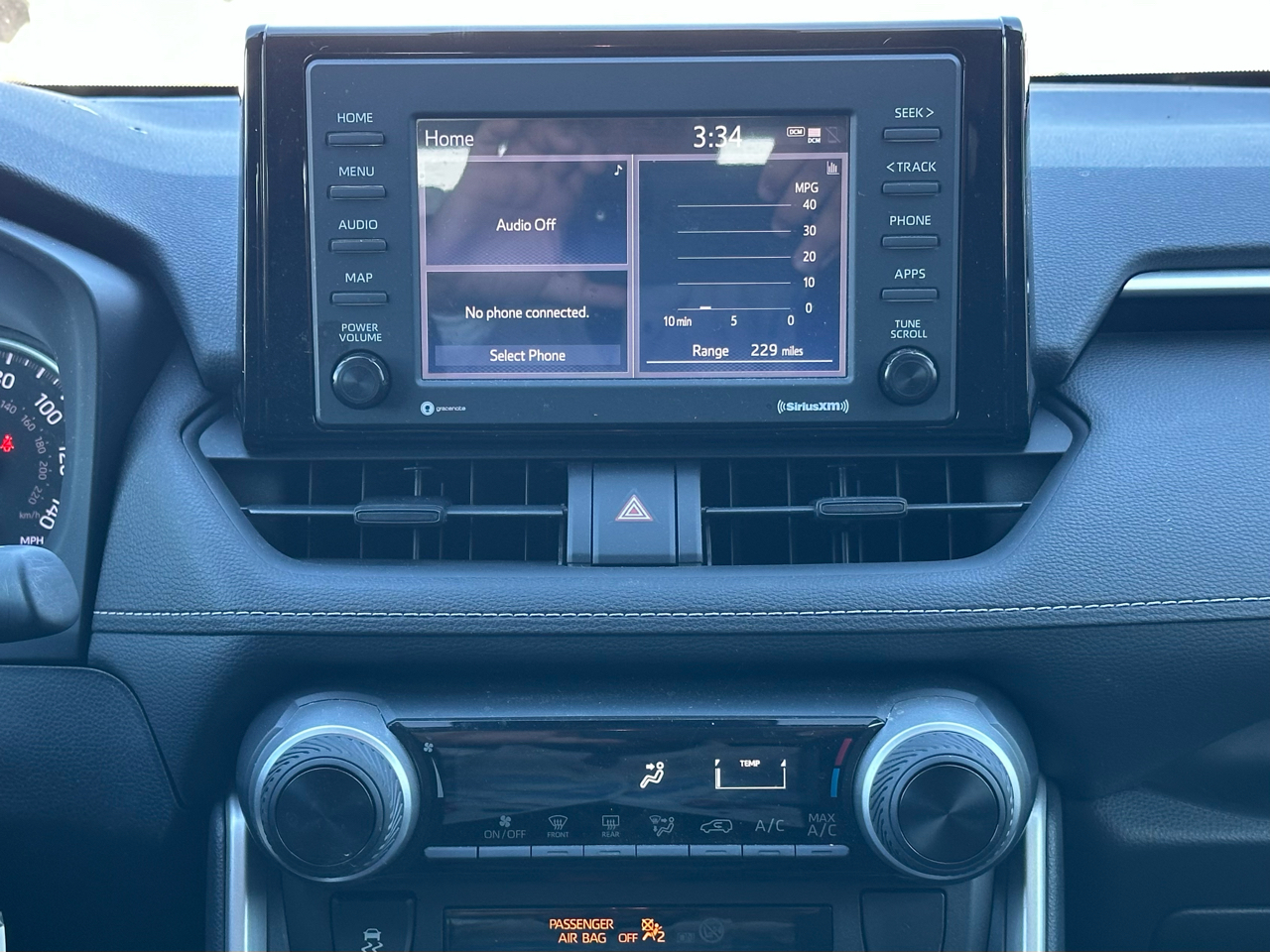 Toyota RAV4 LE FWD (Natl) 2021