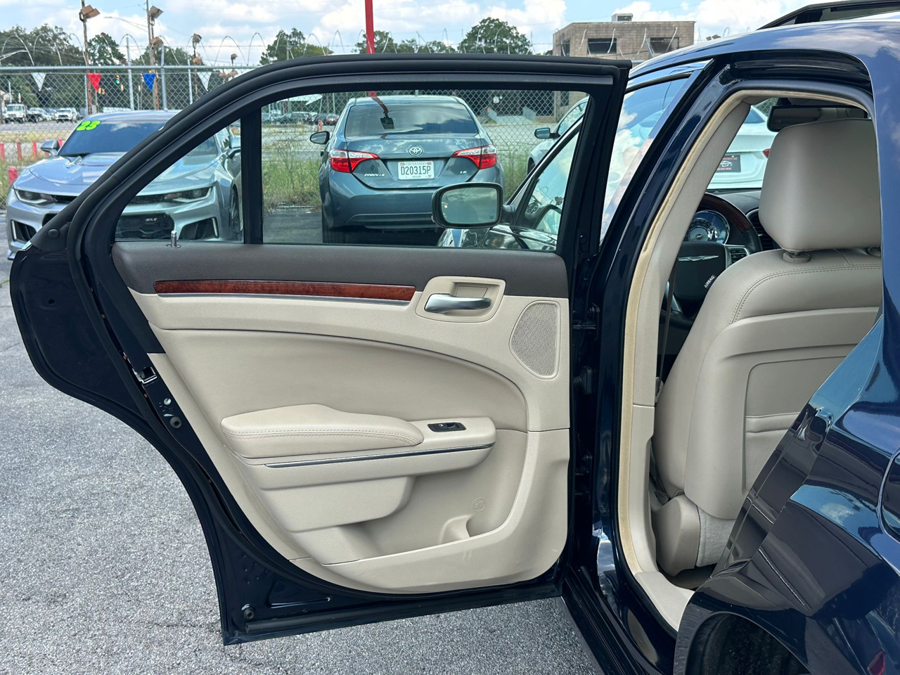 Chrysler 300 4dr Sdn 300C RWD 2011