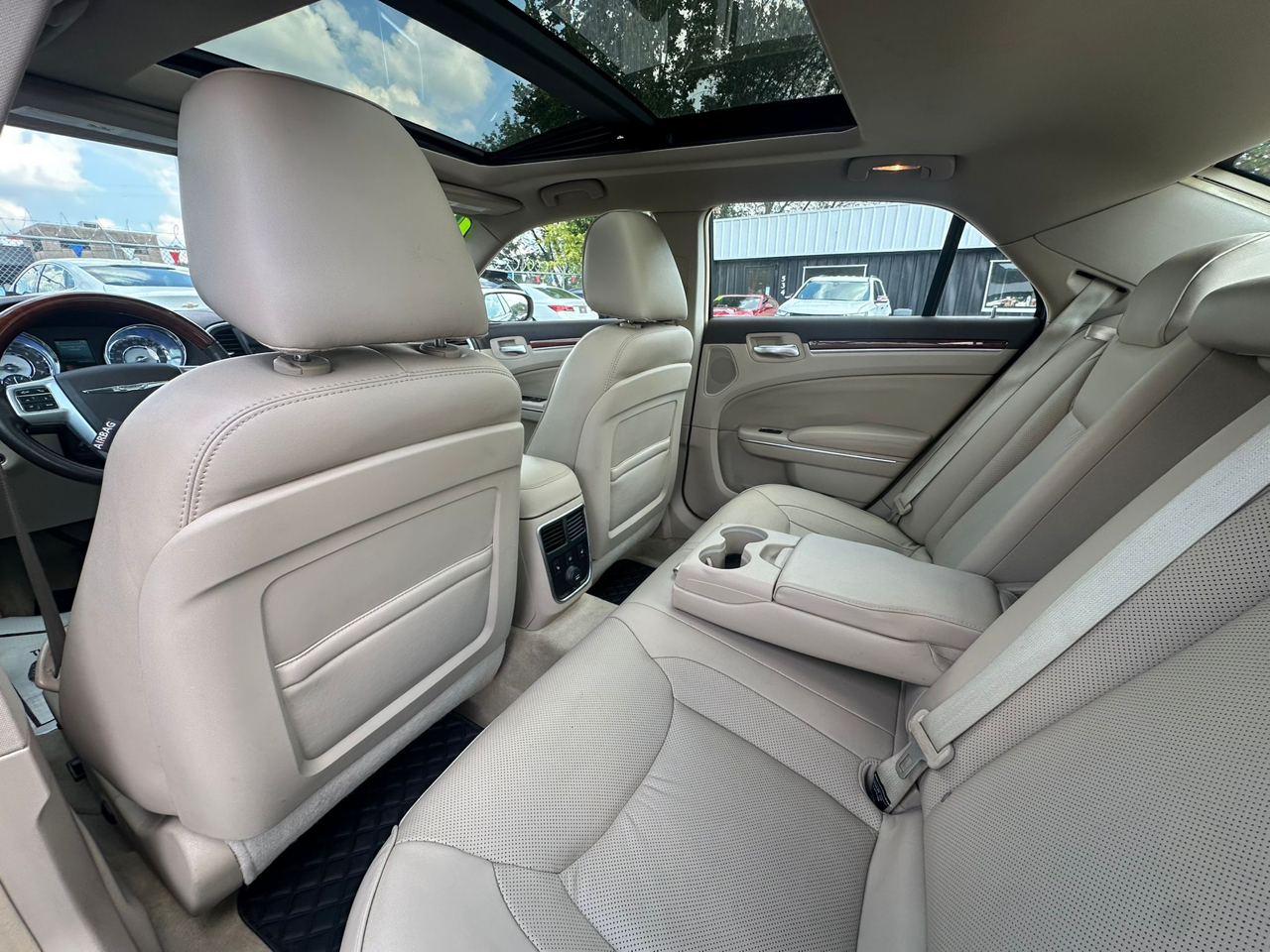 Chrysler 300 4dr Sdn 300C RWD 2011