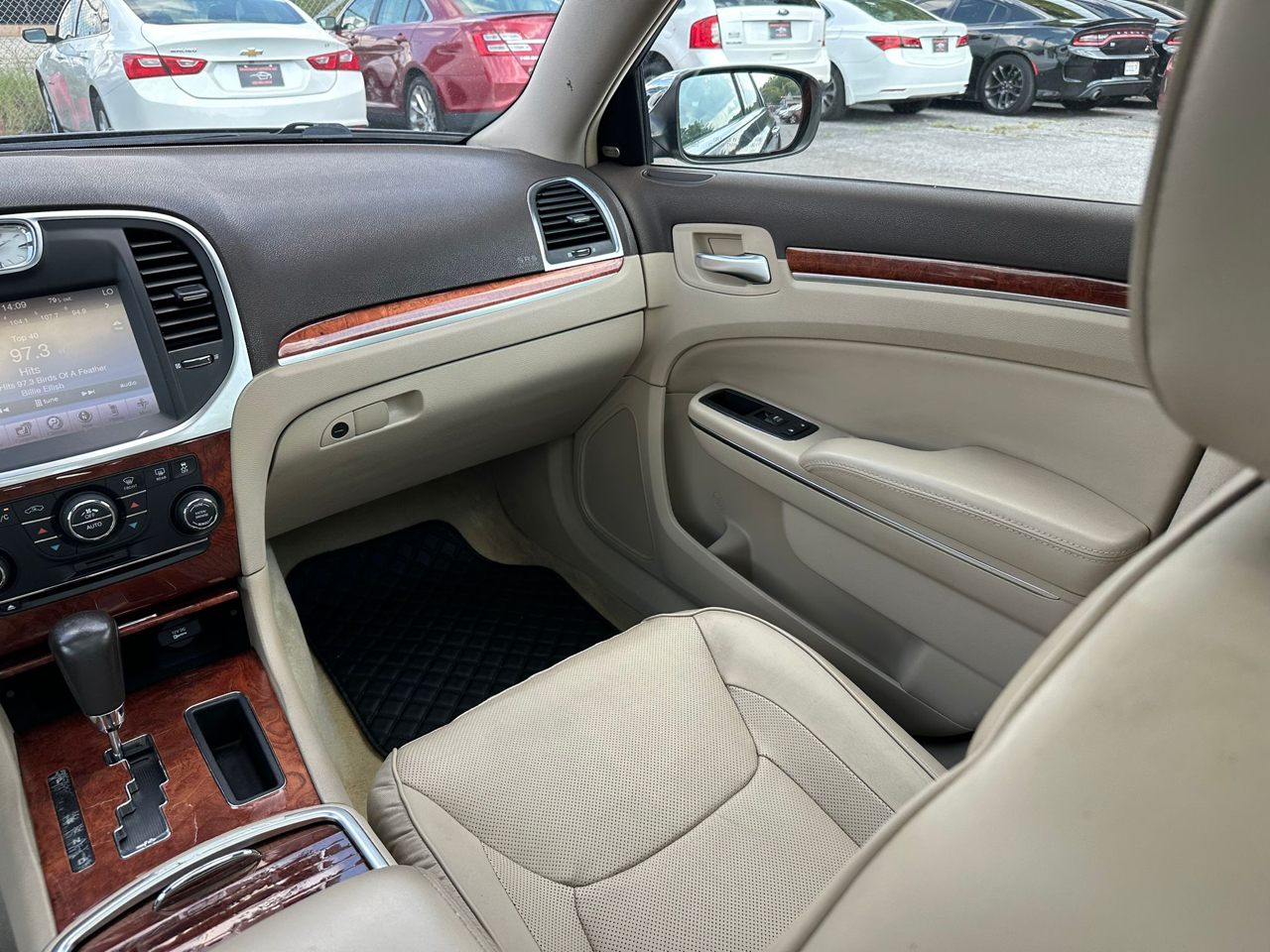 Chrysler 300 4dr Sdn 300C RWD 2011