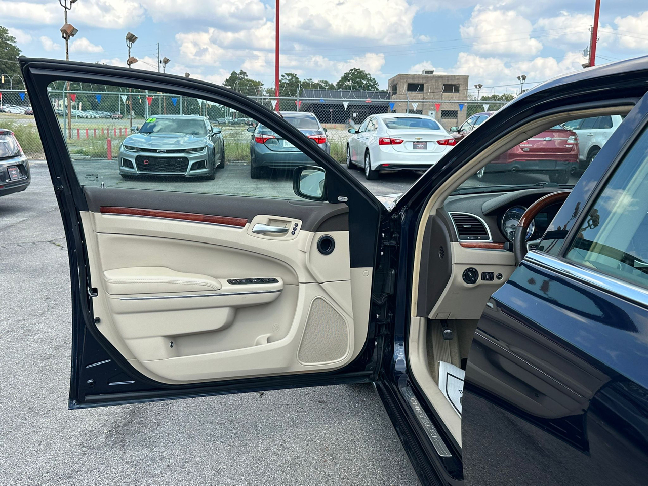 Chrysler 300 4dr Sdn 300C RWD 2011