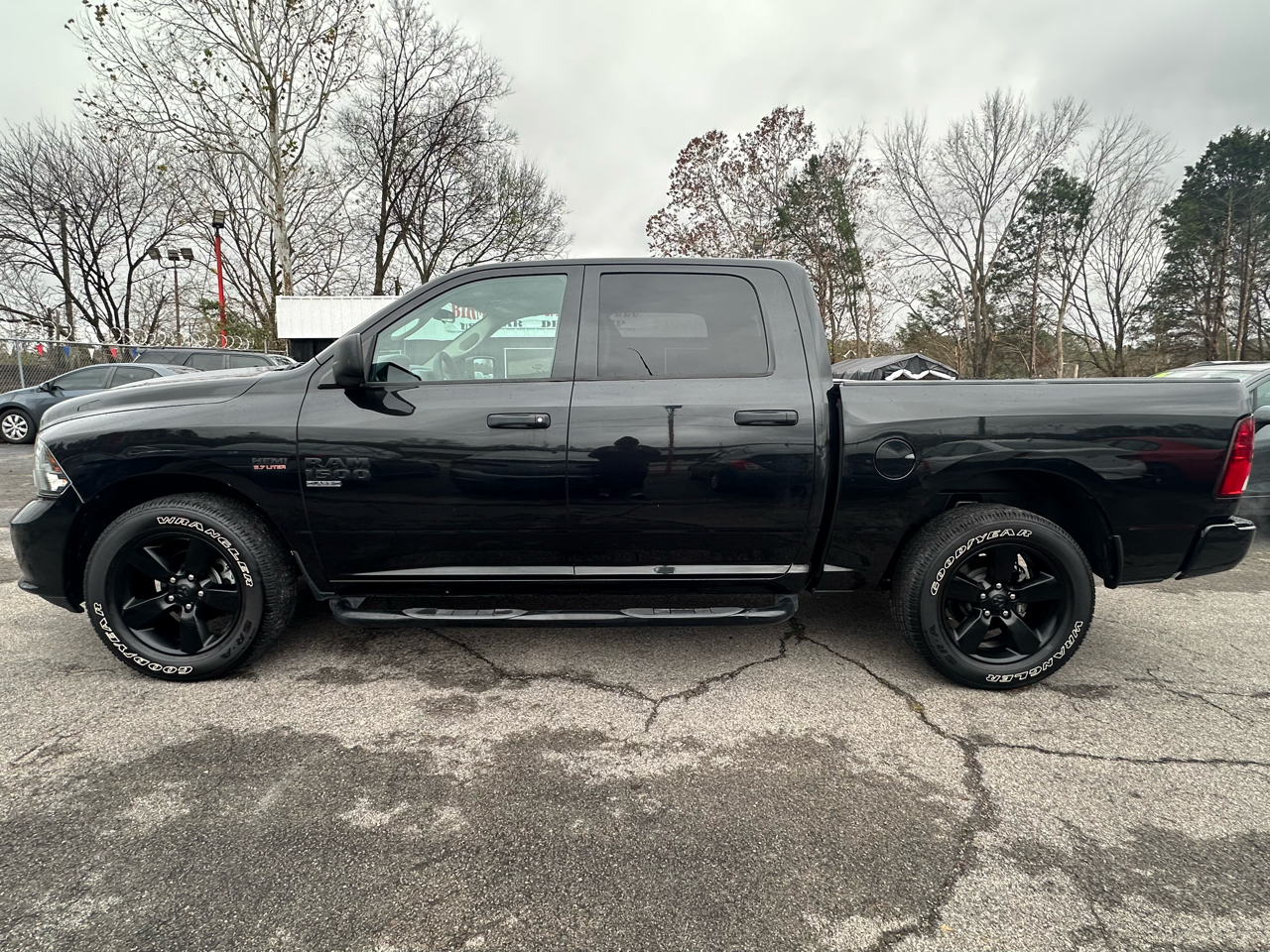RAM 1500 Classic Express 4x2 Crew Cab 5'7" Box 2019
