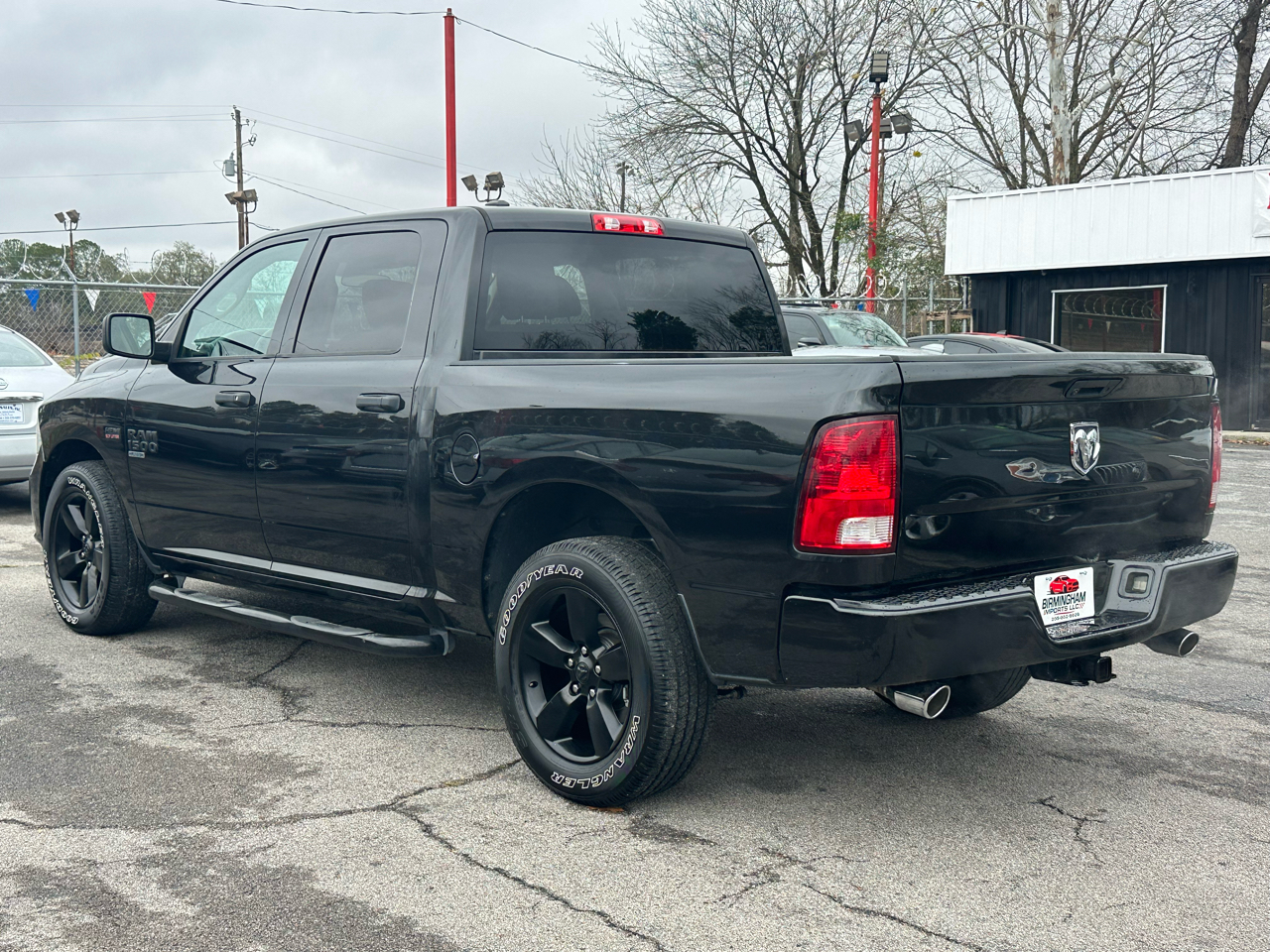 RAM 1500 Classic Express 4x2 Crew Cab 5'7" Box 2019