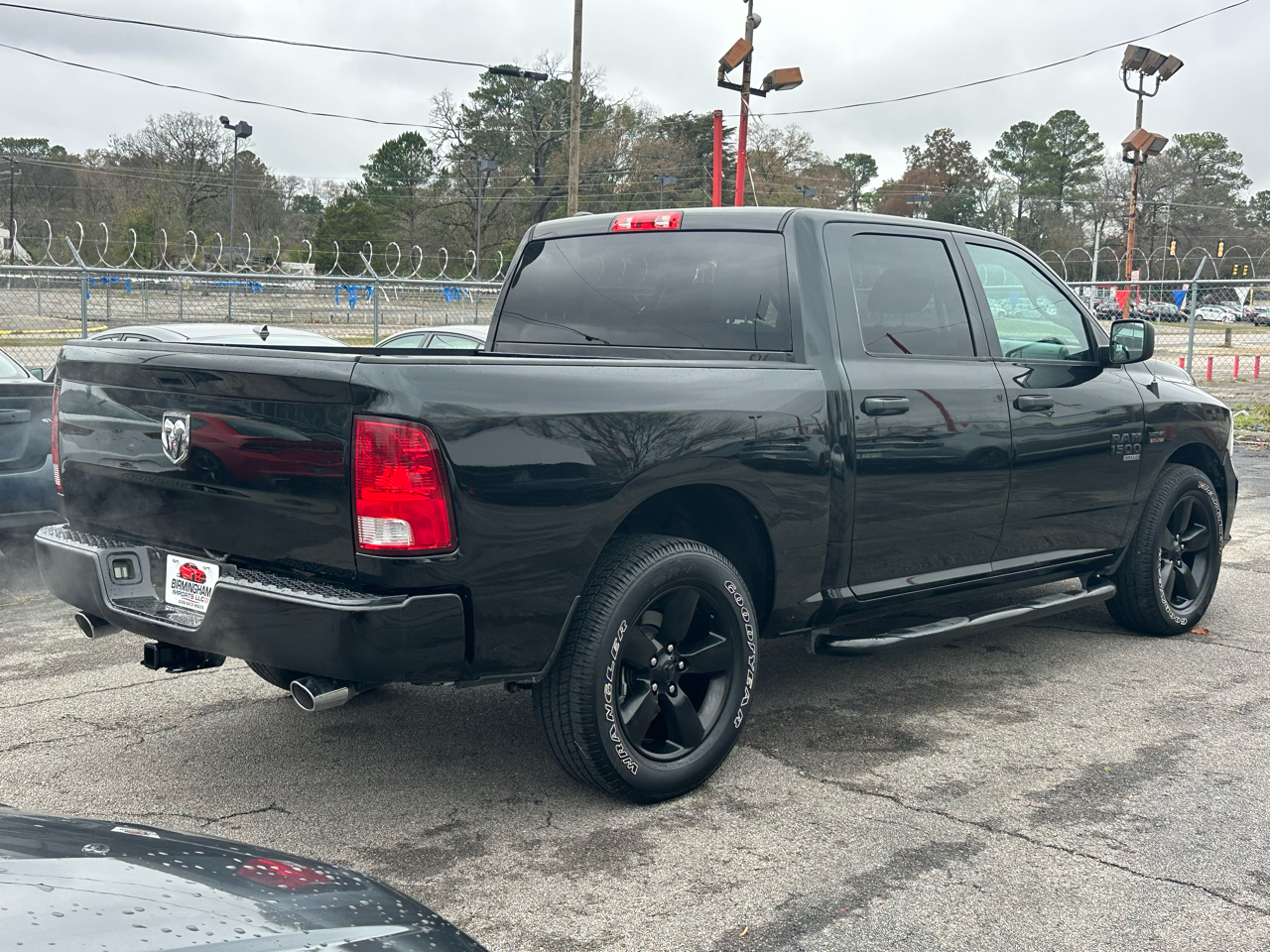 RAM 1500 Classic Express 4x2 Crew Cab 5'7" Box 2019