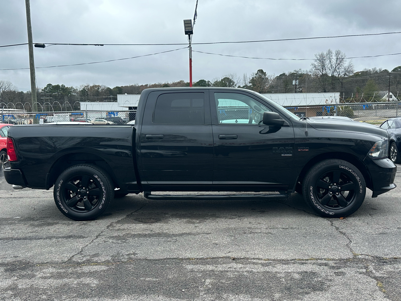 RAM 1500 Classic Express 4x2 Crew Cab 5'7" Box 2019