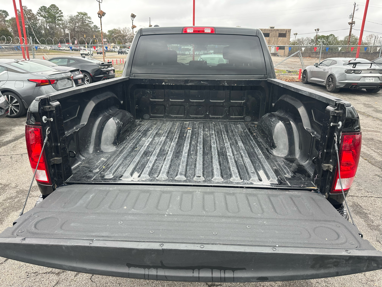 RAM 1500 Classic Express 4x2 Crew Cab 5'7" Box 2019