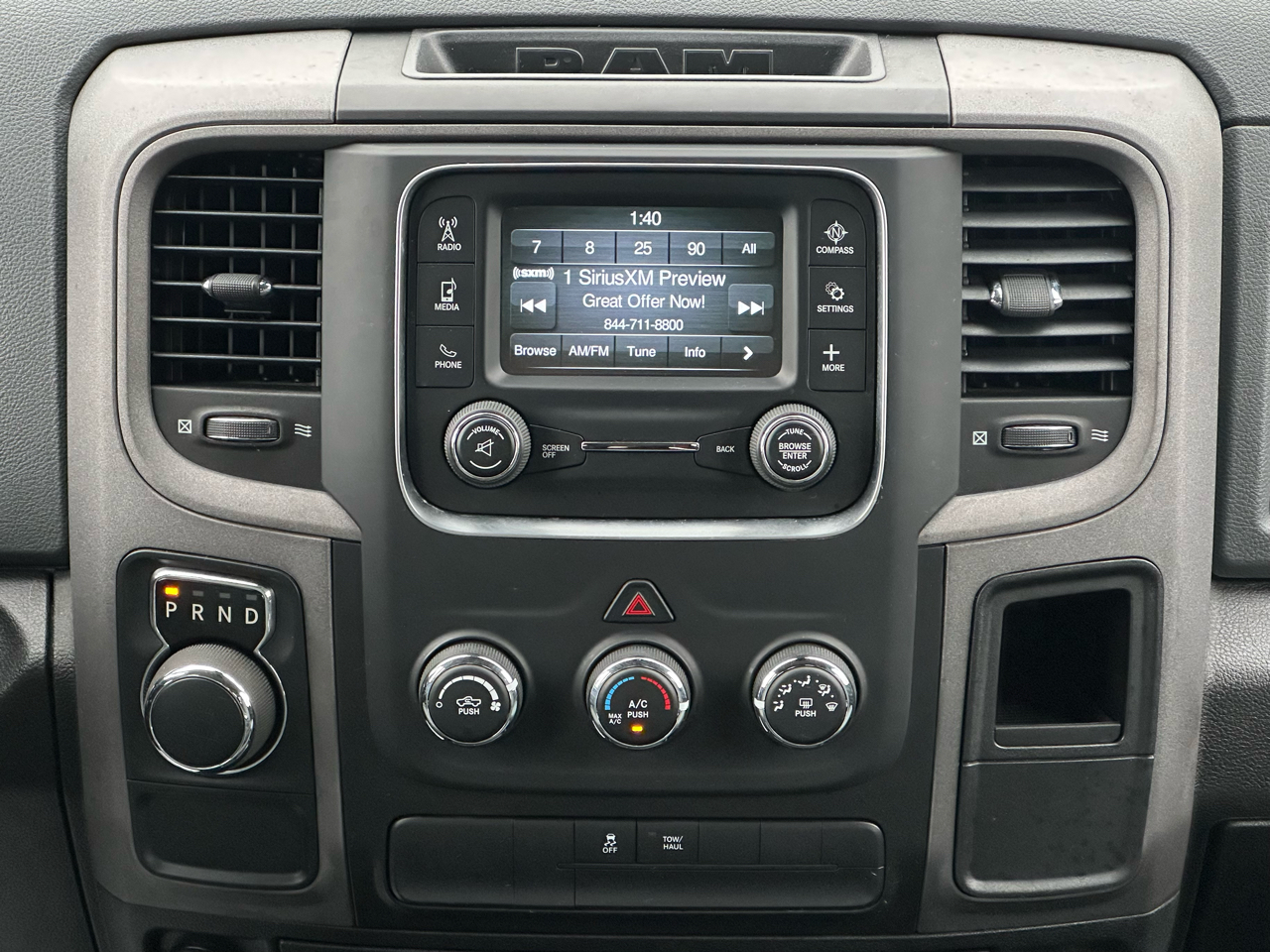 RAM 1500 Classic Express 4x2 Crew Cab 5'7" Box 2019