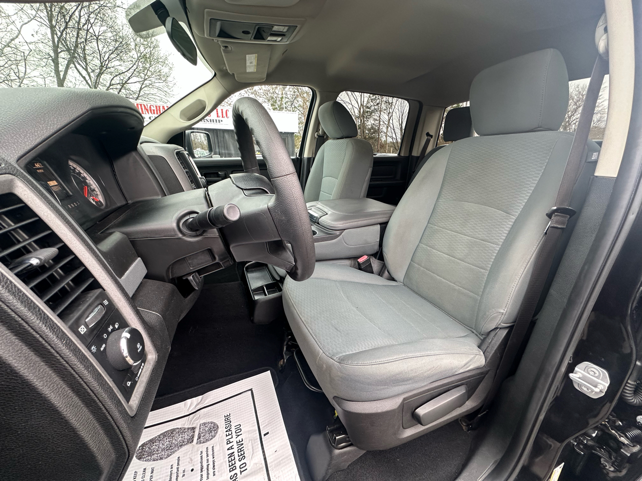 RAM 1500 Classic Express 4x2 Crew Cab 5'7" Box 2019