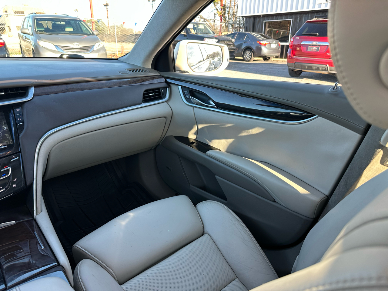 Cadillac XTS 4dr Sdn Platinum FWD 2013