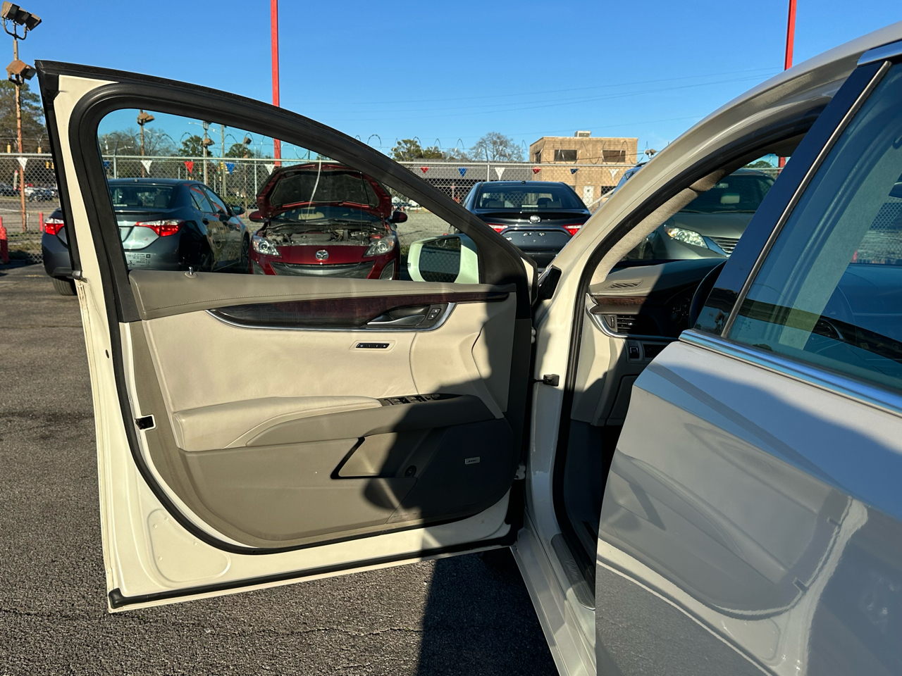 Cadillac XTS 4dr Sdn Platinum FWD 2013