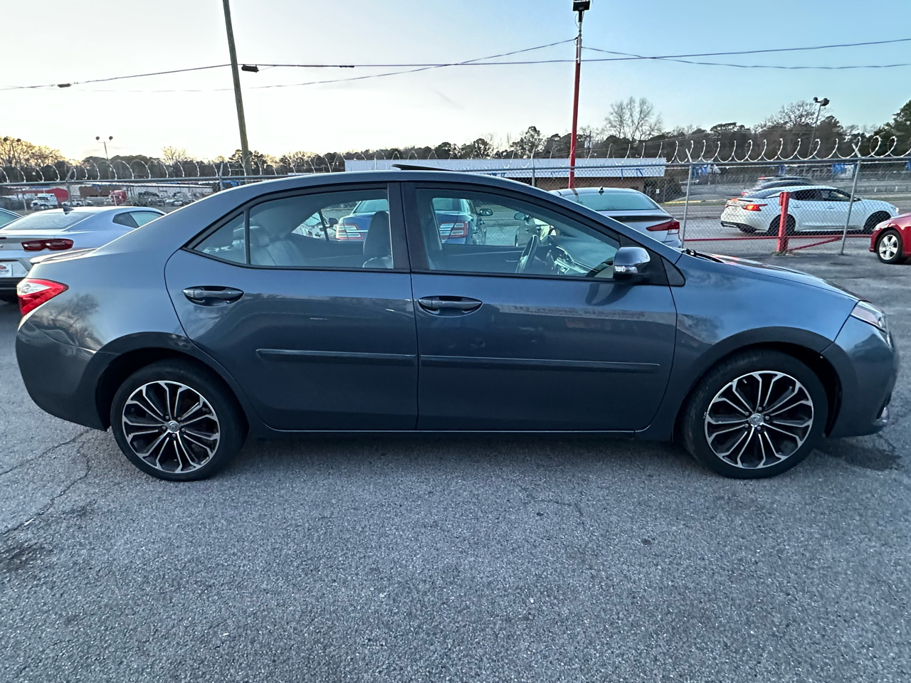 Toyota Corolla 4dr Sdn CVT LE Premium (Natl) 2014