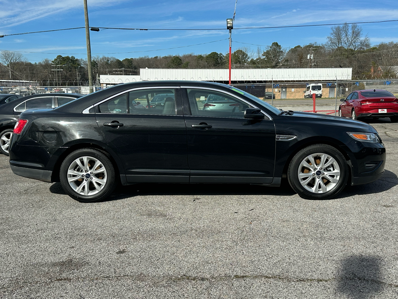Ford Taurus 4dr Sdn SEL FWD 2011