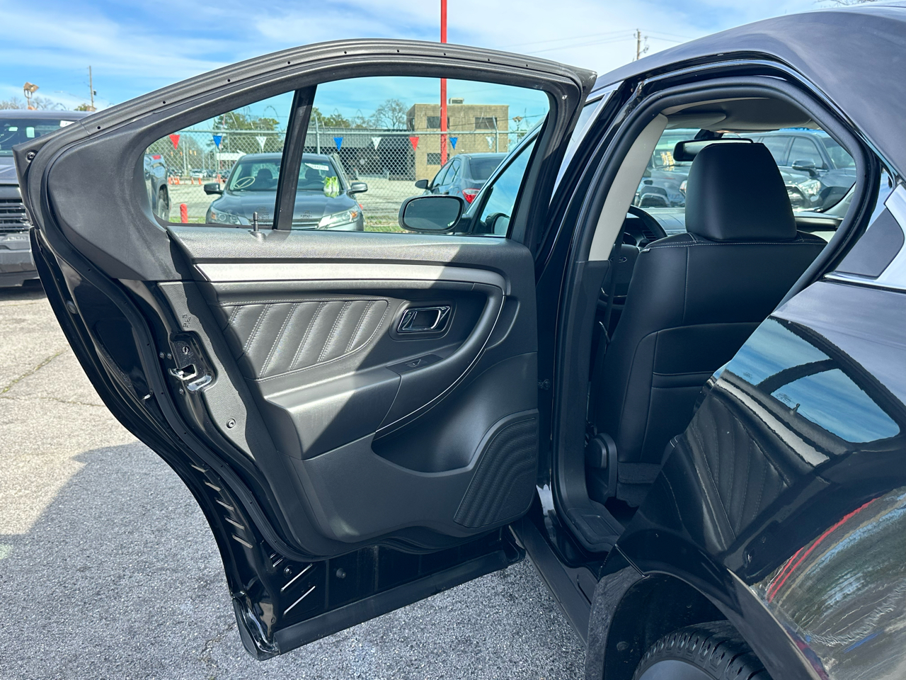 Ford Taurus 4dr Sdn SEL FWD 2011