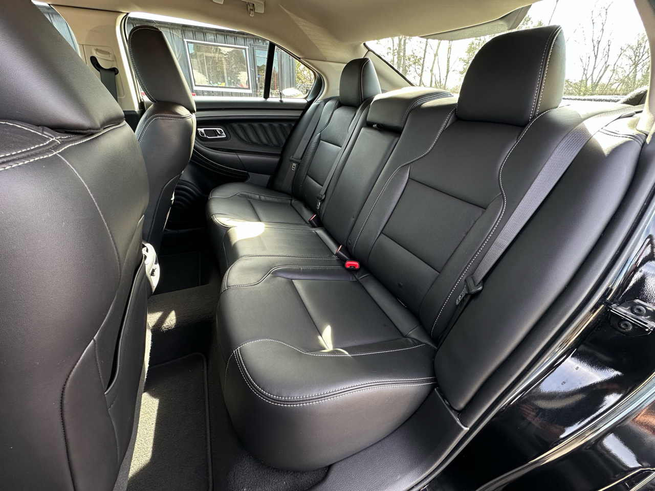 Ford Taurus 4dr Sdn SEL FWD 2011