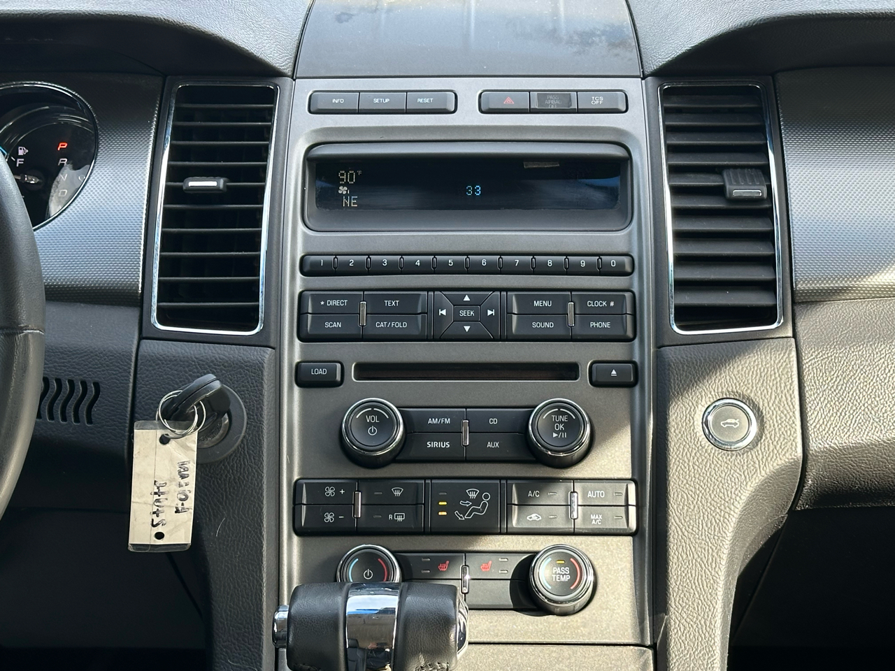 Ford Taurus 4dr Sdn SEL FWD 2011