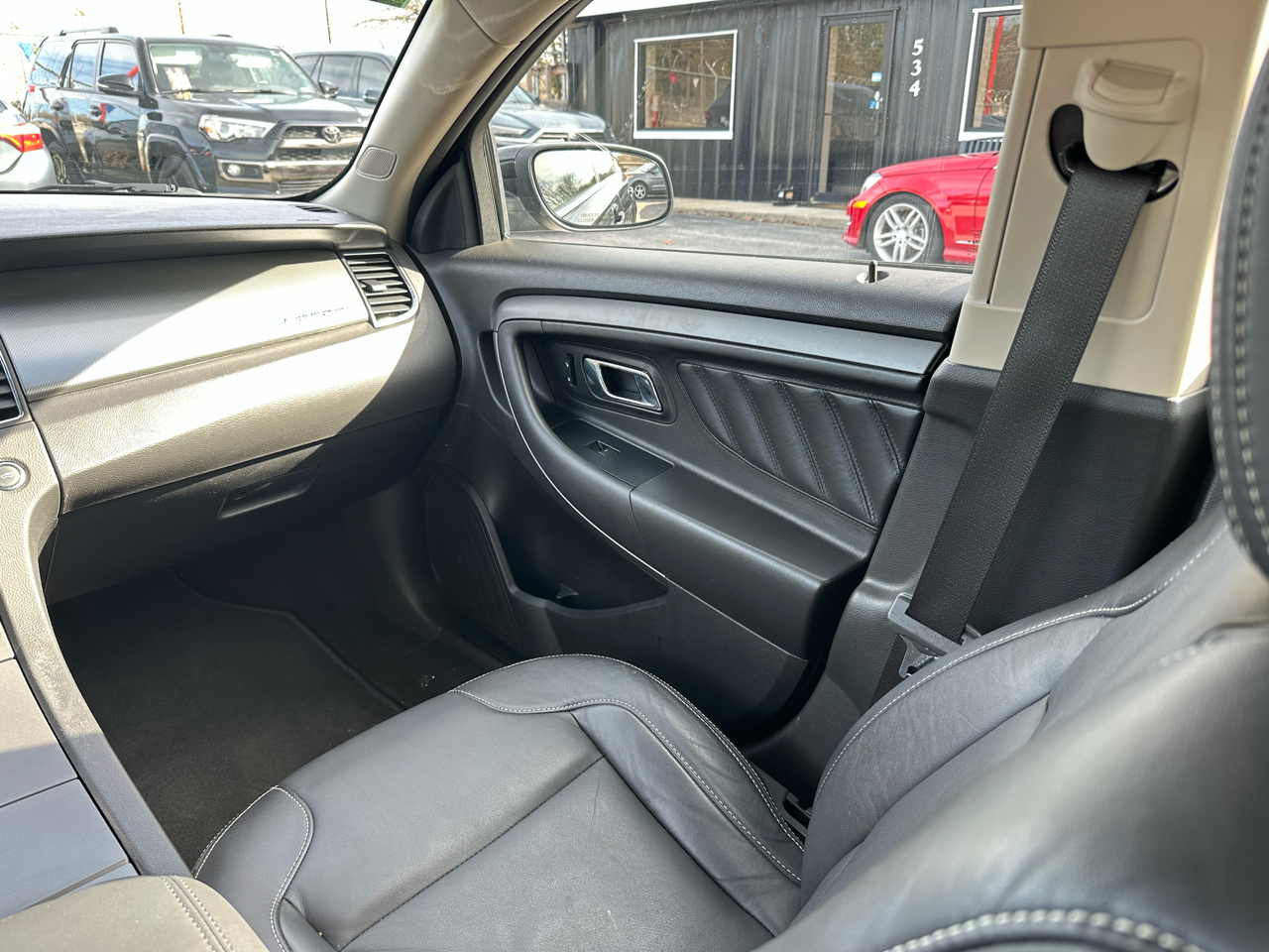 Ford Taurus 4dr Sdn SEL FWD 2011