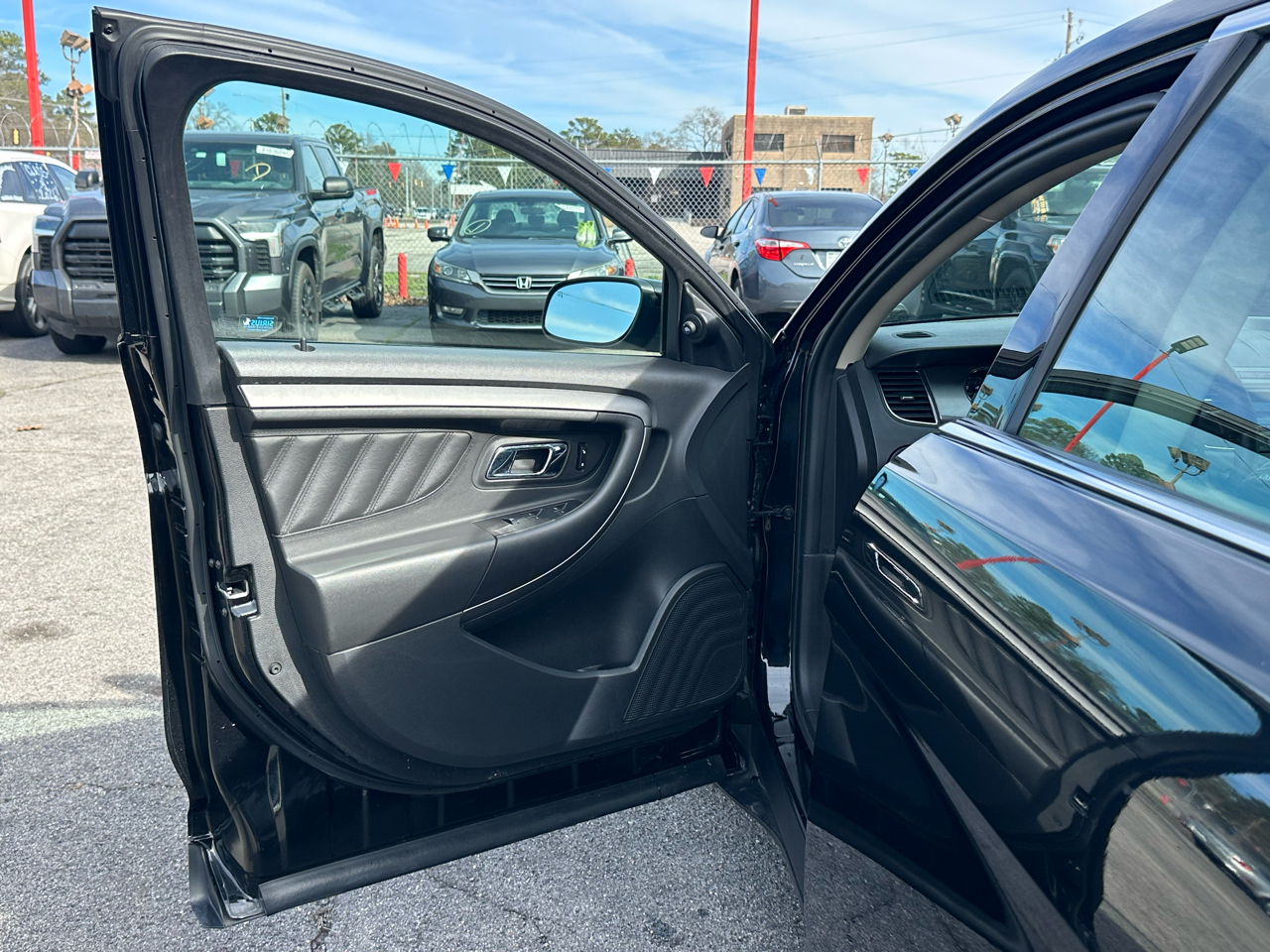 Ford Taurus 4dr Sdn SEL FWD 2011