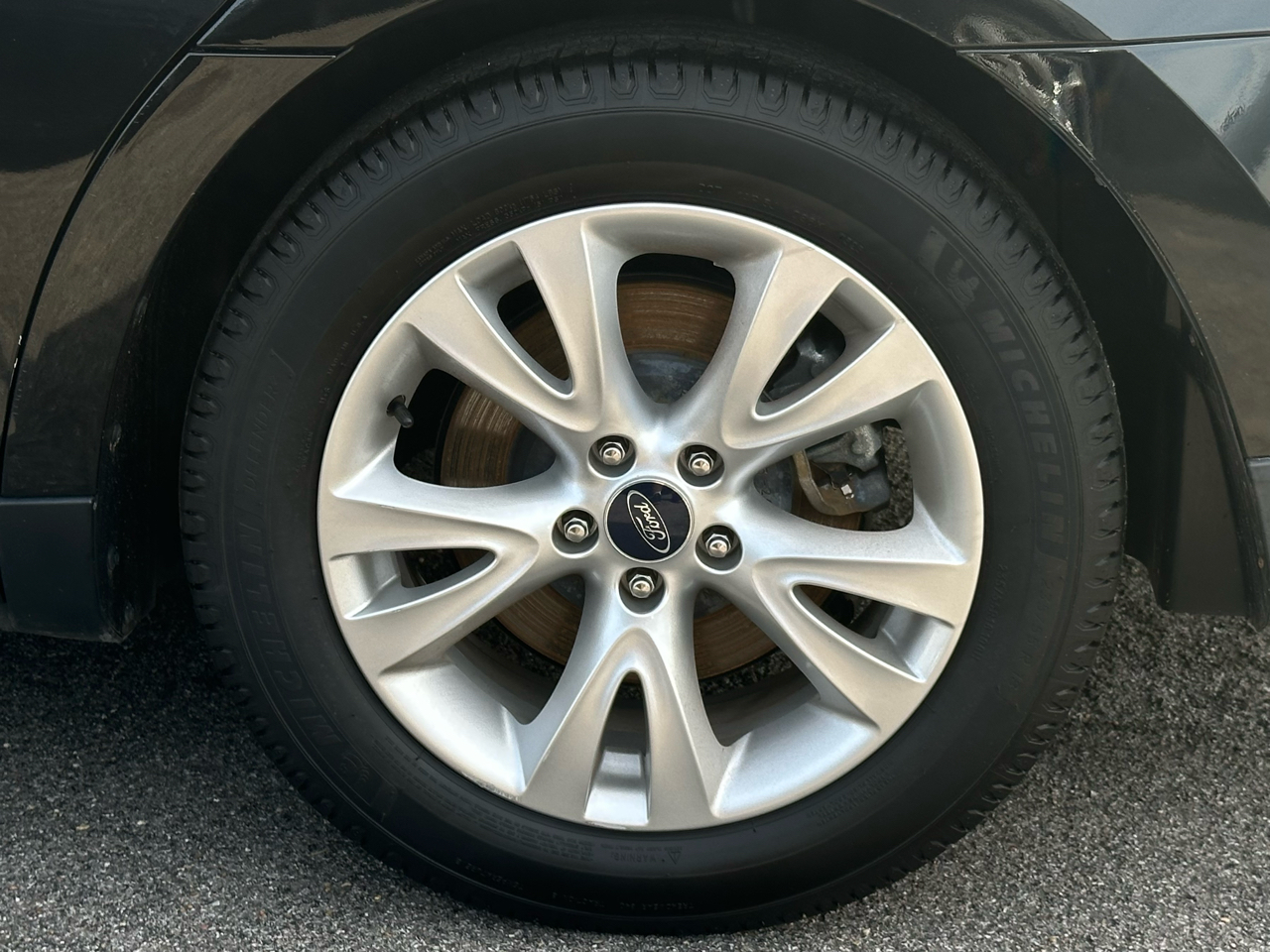 Ford Taurus 4dr Sdn SEL FWD 2011