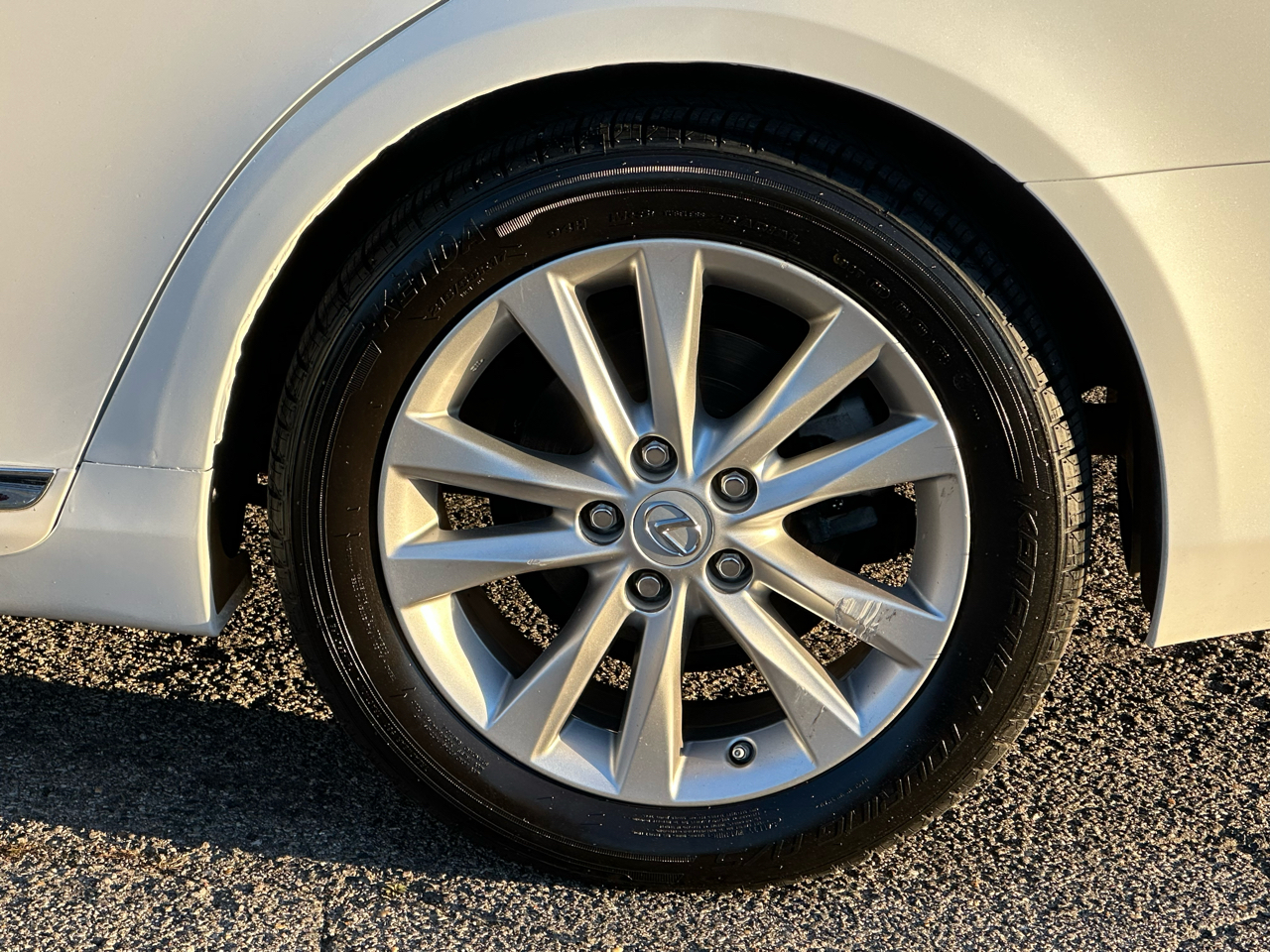 Lexus ES 350 4dr Sdn 2010