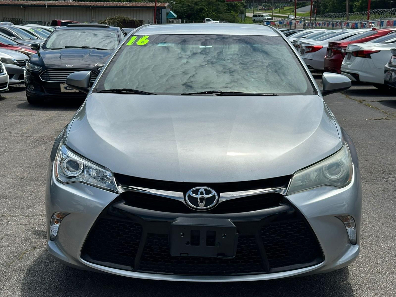 Toyota Camry 4dr Sdn I4 Auto SE w/Special Edition Pkg (Natl) 2016