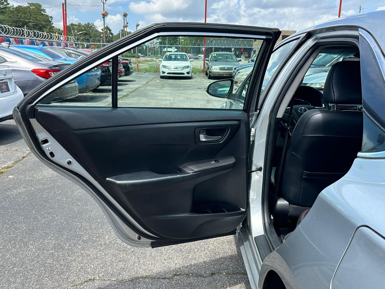 Toyota Camry 4dr Sdn I4 Auto SE w/Special Edition Pkg (Natl) 2016