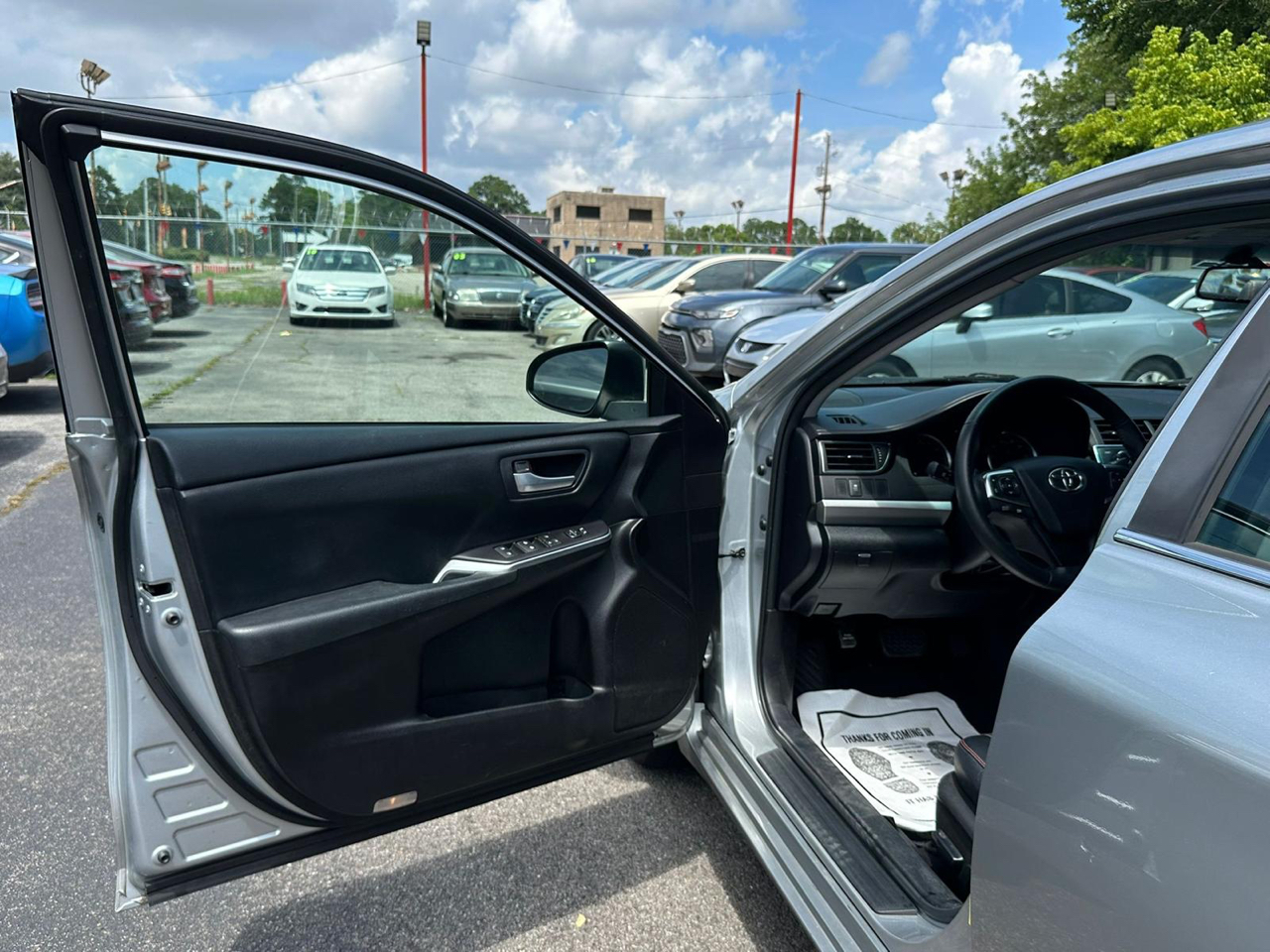 Toyota Camry 4dr Sdn I4 Auto SE w/Special Edition Pkg (Natl) 2016