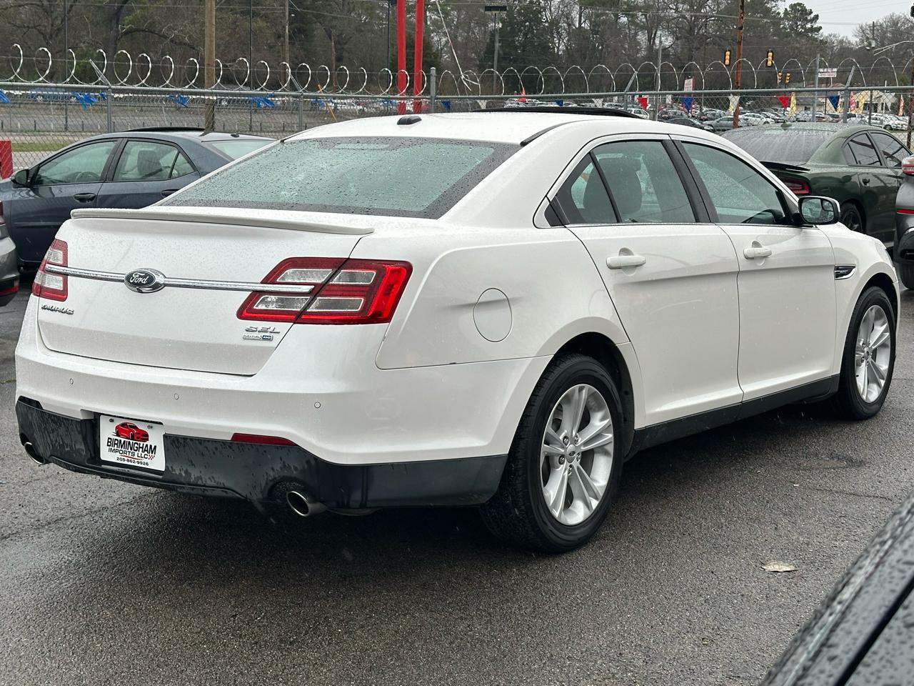 Ford Taurus 4dr Sdn SEL AWD 2015