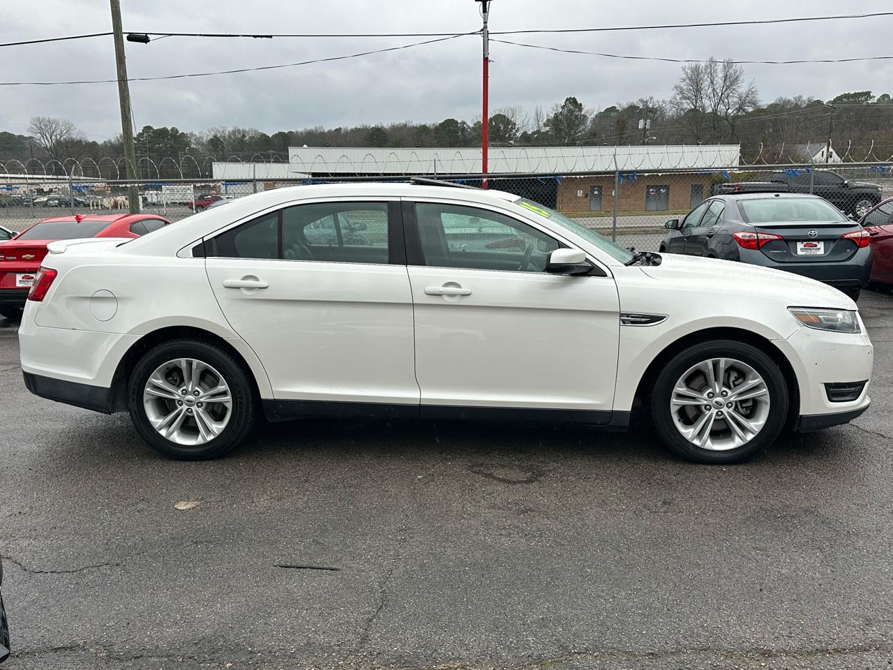 Ford Taurus 4dr Sdn SEL AWD 2015
