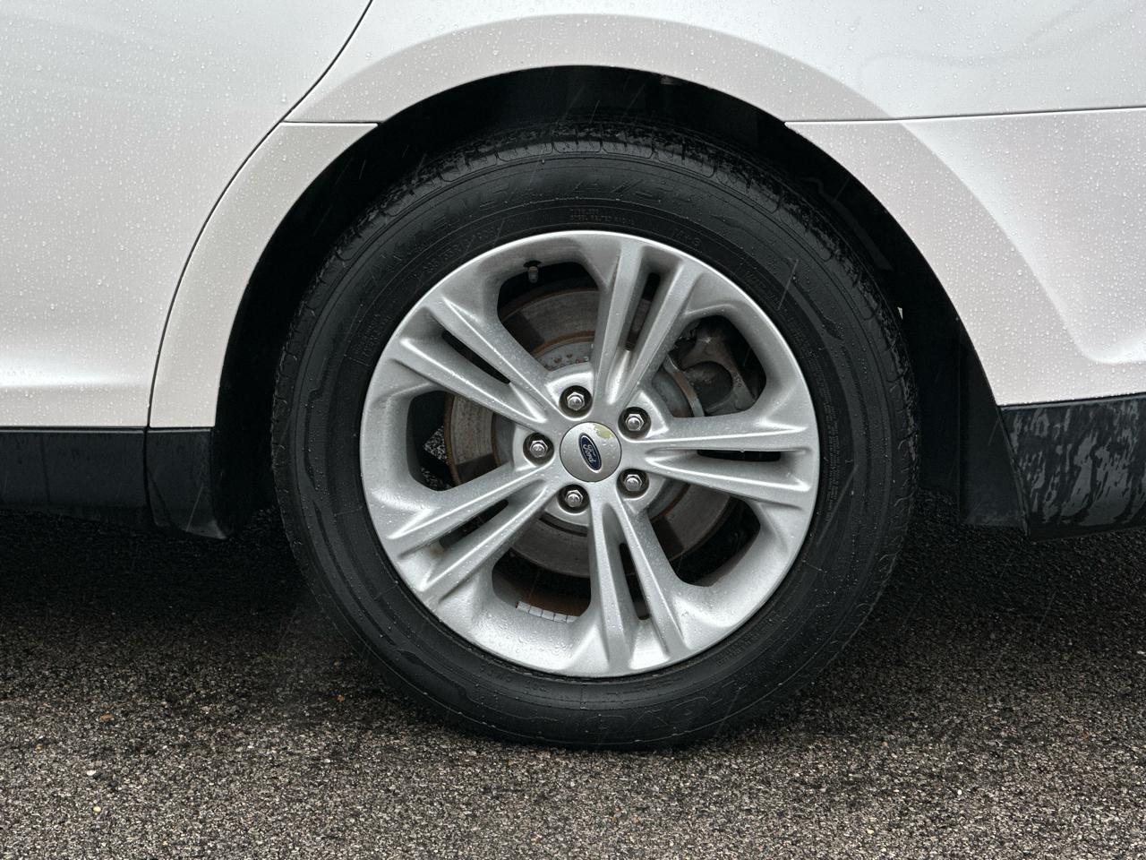 Ford Taurus 4dr Sdn SEL AWD 2015