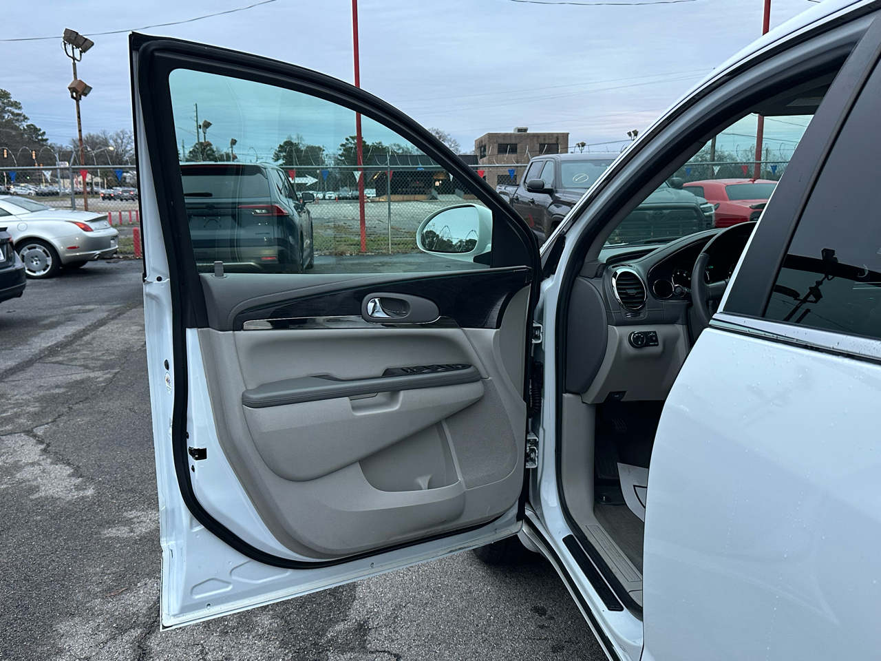 Buick Enclave FWD 4dr Convenience 2016