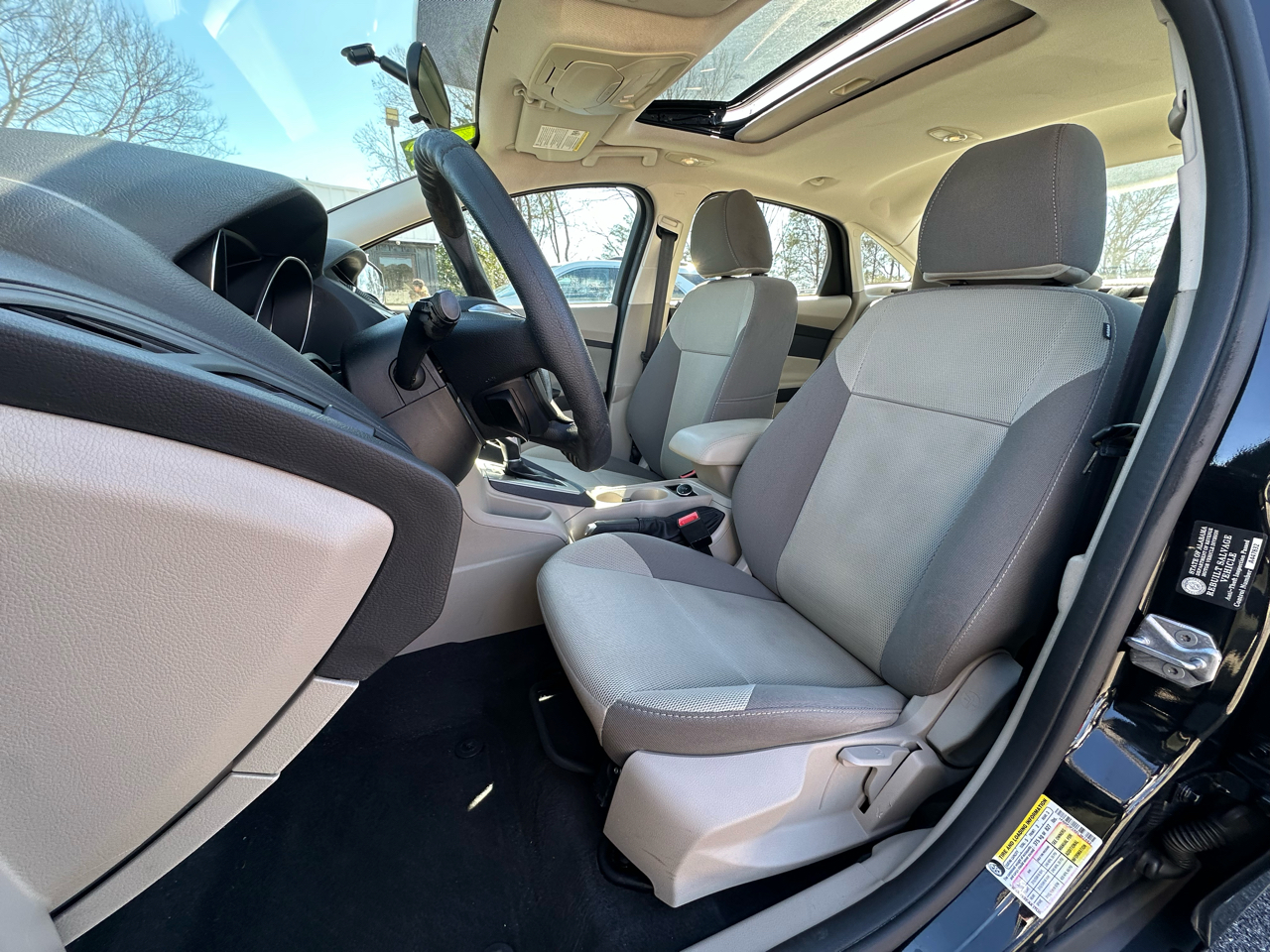 Ford Focus 4dr Sdn SE 2014