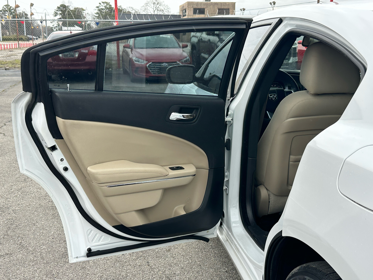 Dodge Charger 4dr Sdn SXT RWD 2013